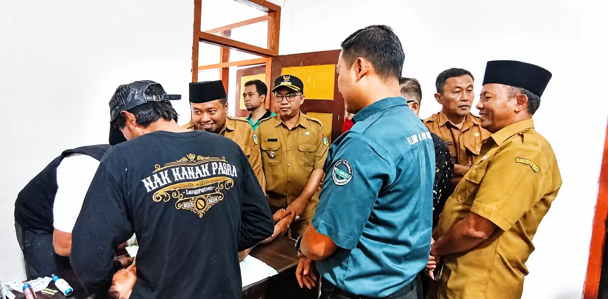 Minim Trauma, Puluhan Anak Ikuti Khitan Thermoseal di Kantor Kecamatan Wringin  Artikel ini adalah bagian dari Mitra Promedia Group dan sudah tayang dengan judul \